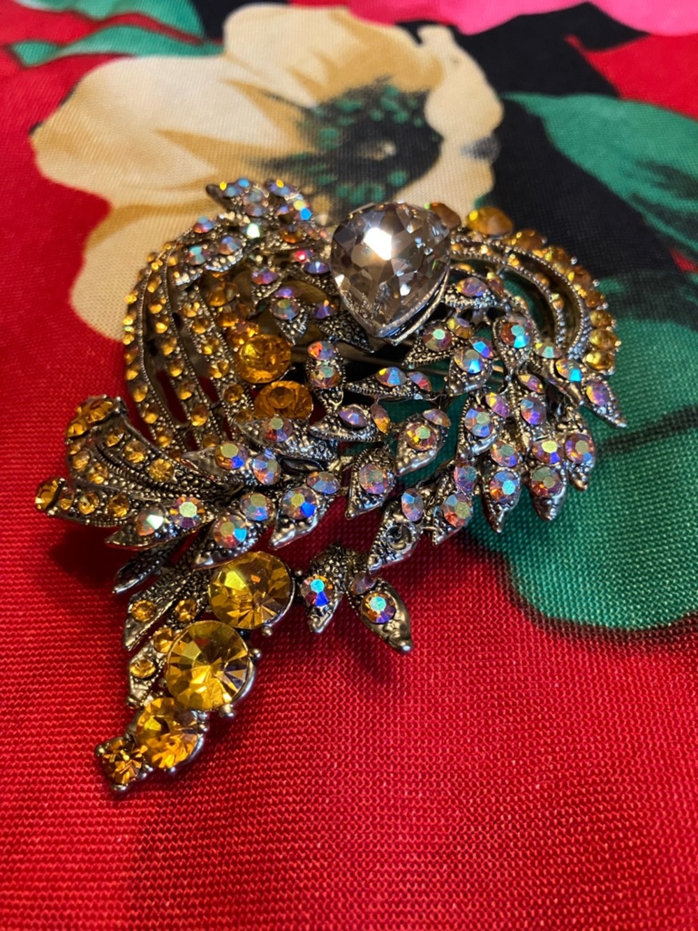 VINTAGE RHINESTONE BROOCH AND CRYSTAL BRACELET 3 1/4” - Picture 4 of 16